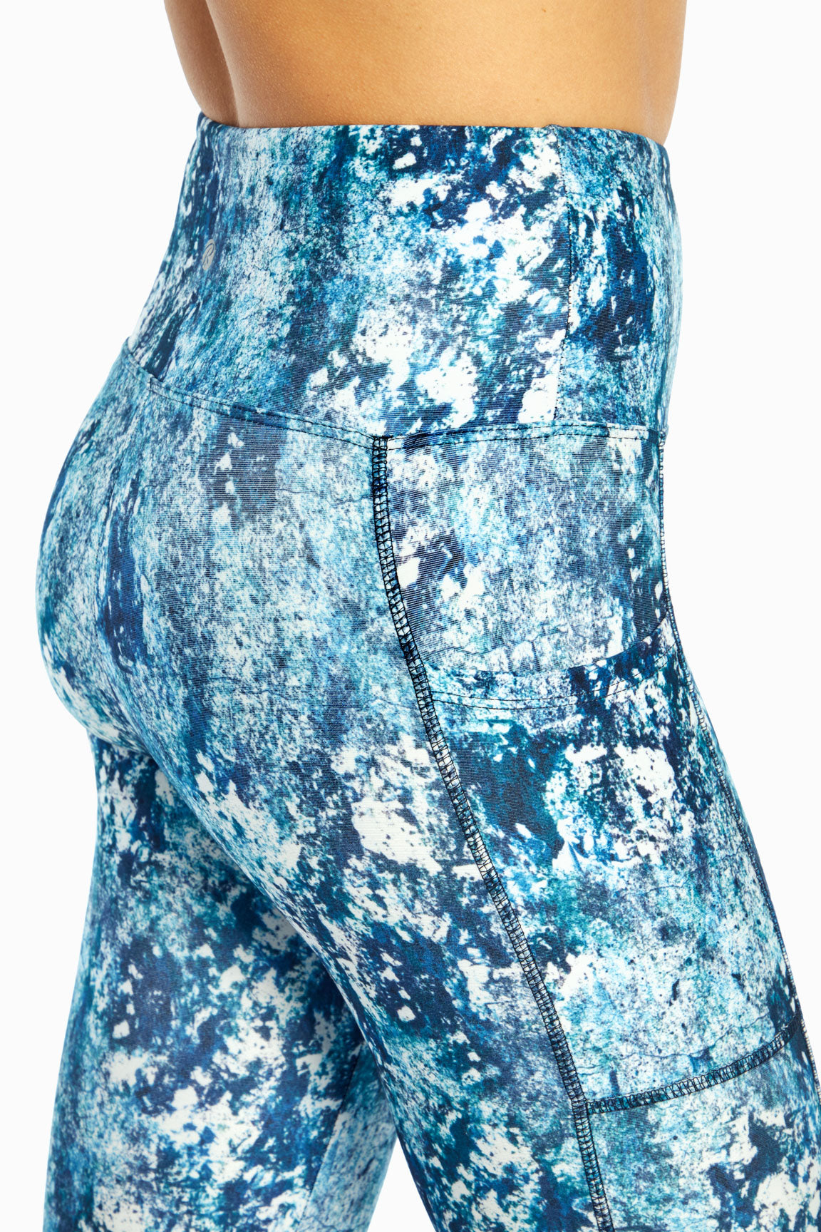 ARCTIC CAMO CRYSTALS SODALITE BLUE