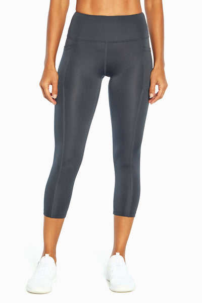 Athletic Leggings Capris By Bally Size: M